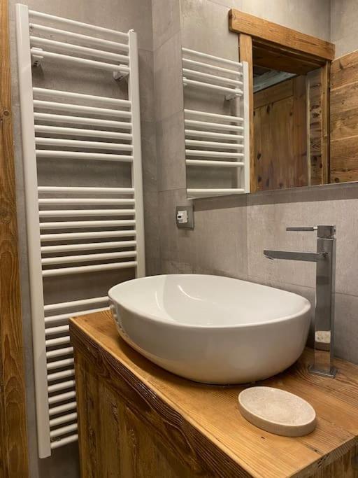 Incantevole Appartamento Stile Chalet Breuil Cervinia Exteriér fotografie